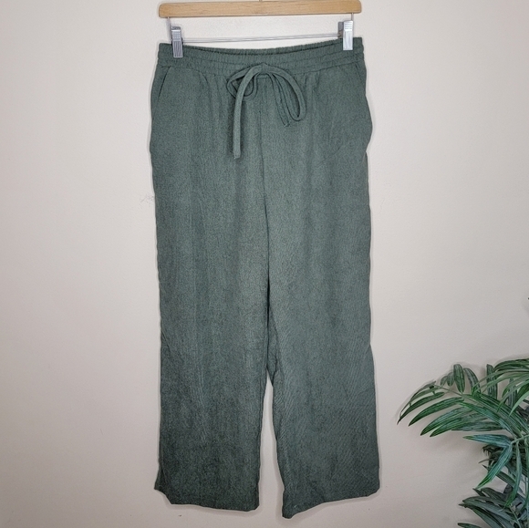 NWT Everyday Chic Boutique | Olive Green Corduroy Pull-On Waist Cropped Pants - Picture 6 of 6